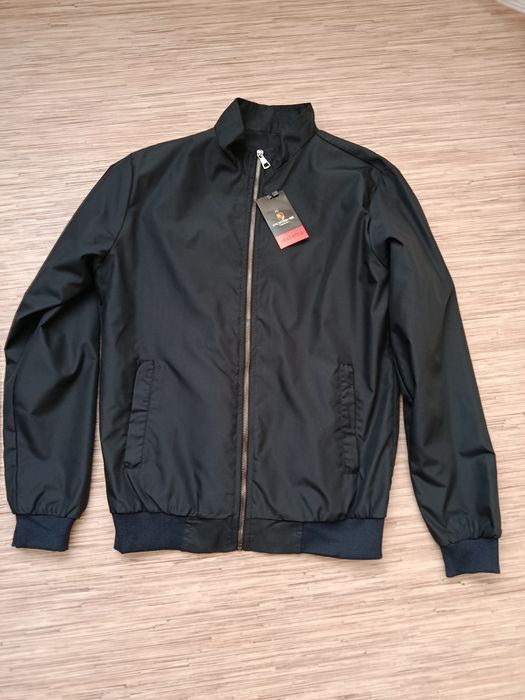 Продам  куртки  в отличном состоянии