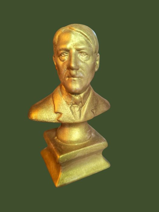 Комплект от три предмета на Адолф