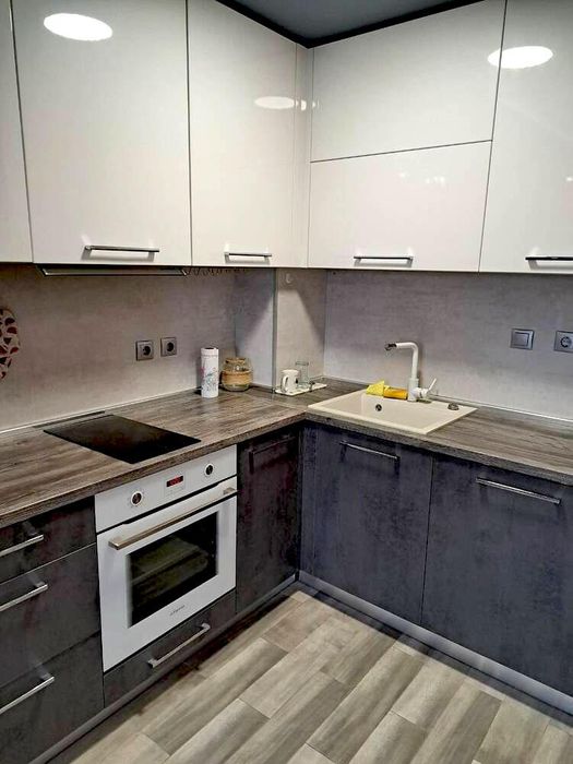 Дава се под наем Двустаен апартамент в Бургас, Лазур - 65 кв.м за 612 € - Снимка #1