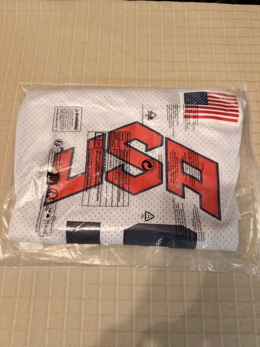 Продавам Чисто ново USA Bryant #10 баскетболно джърси!