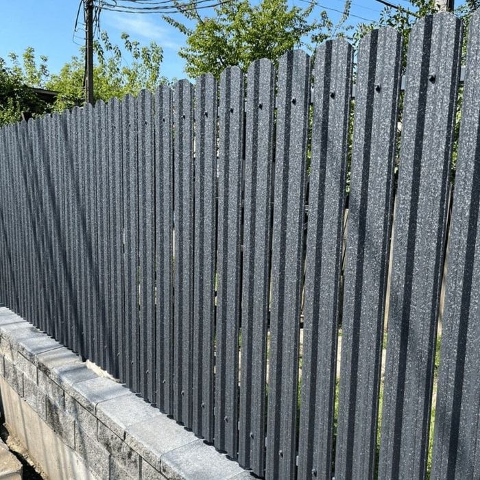 Executăm garduri tip jaluzea șipcă metalică si porti din fer forjat
_t