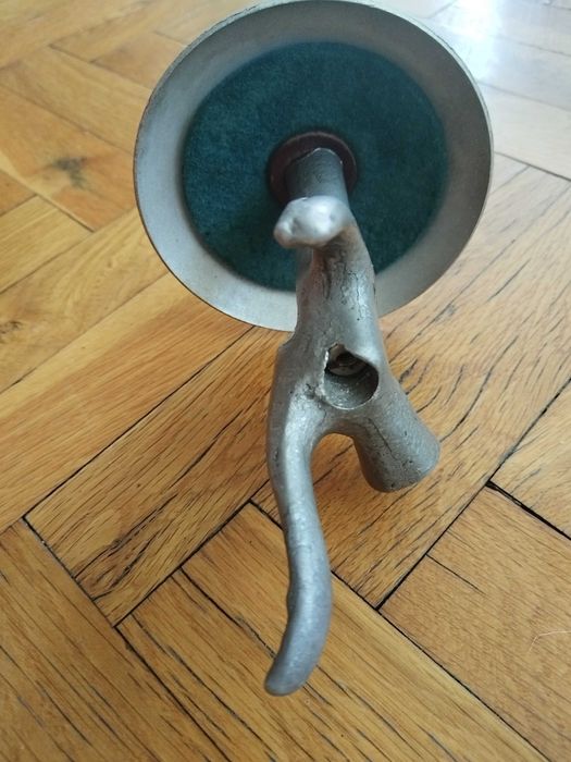 Старинна рапира, шпага, меч, сабя. Стара маска, шлем за фехтовка