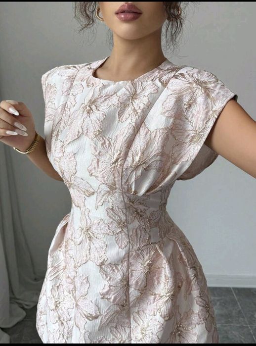 Разкроена рокля рокля Барби