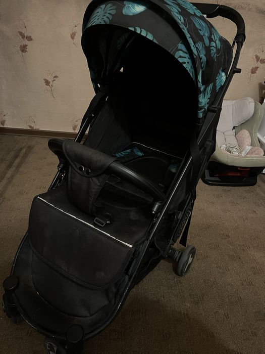 Продам прогулочную коляску