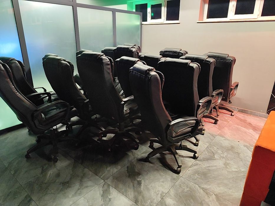 Продам офисные кресла