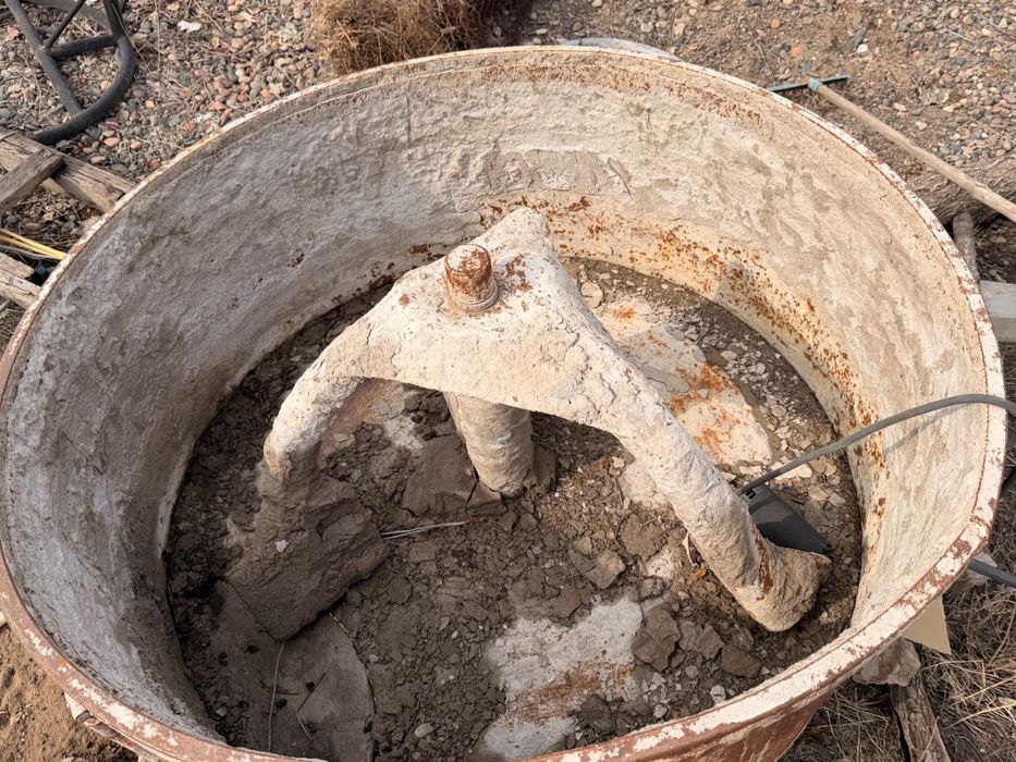 Бетономешалка и станок для кирпичей