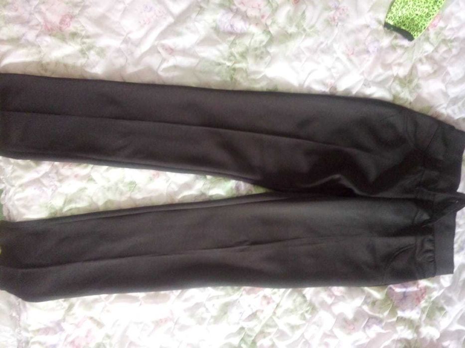 Продам  спортивный костюм