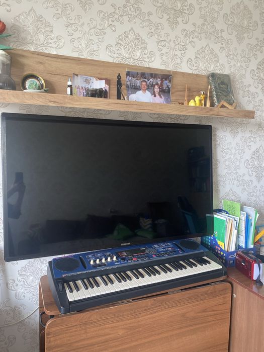 Телевизор нерабнчий на запчасти