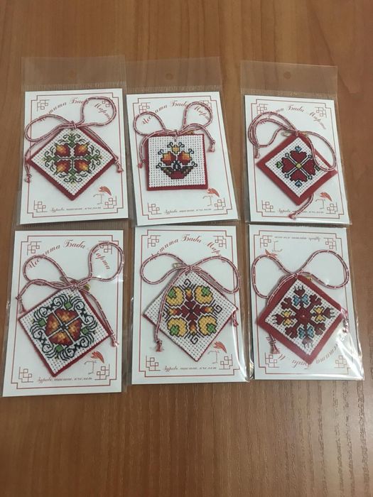 Ръчно бродирани мартеници