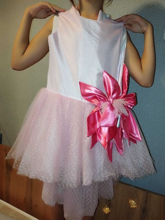 Продам детское коктейльное, нарядное розовое платье XS