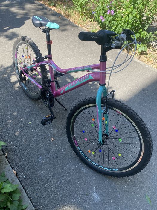 Vand bicicleta cu roti de 24