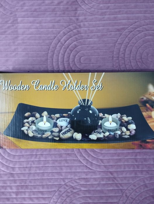 Комплект от 2 свещи и черна ваза за ароматни пръчици