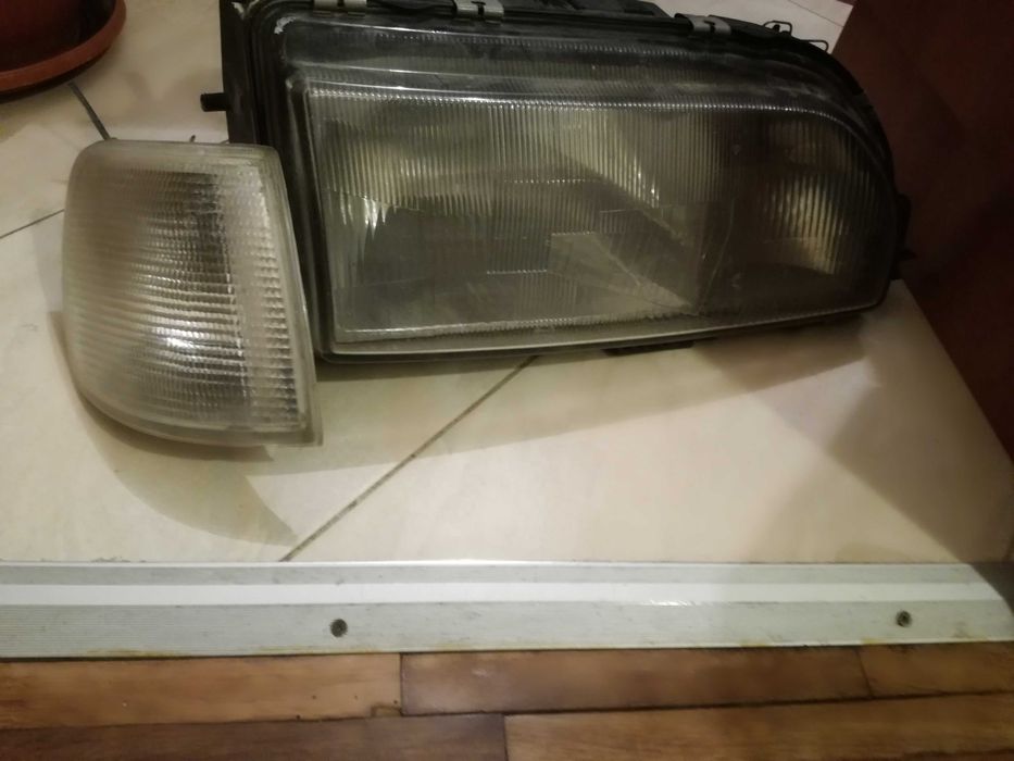 Продавам мигачи за форд сиера