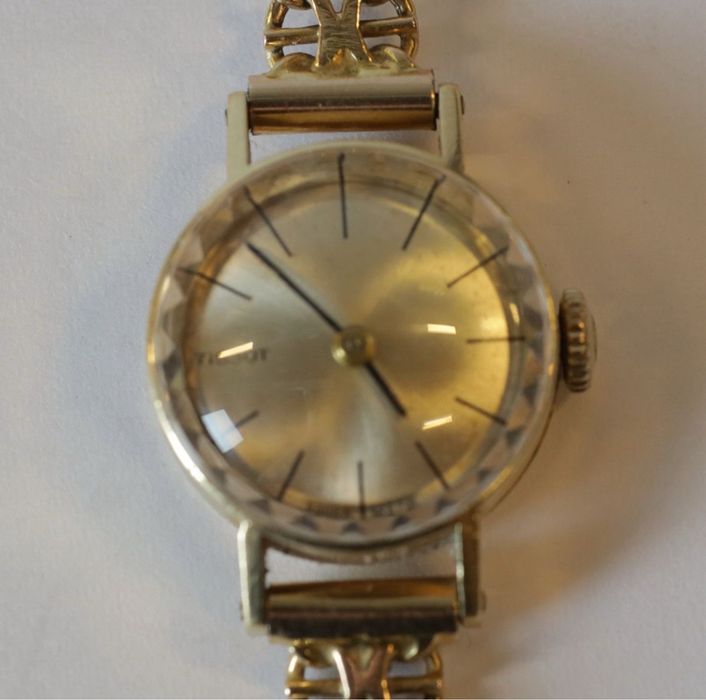 Часовник Tissot Saphir