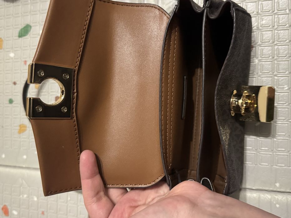 Продам сумочку Michael Kors