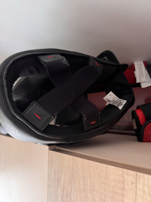 vand echipament nou de box.