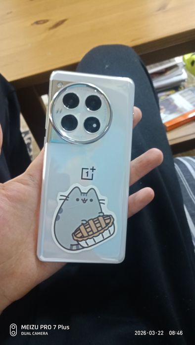 Продам OnePlus 12