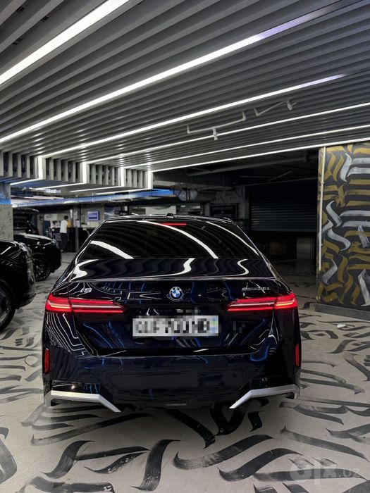 BMW i5 eDrive35L  Насия. савдога. берилади
