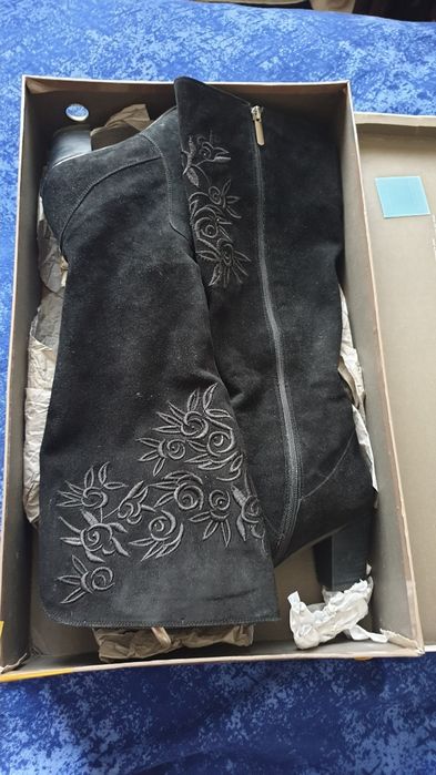 Продам сапоги замшевые