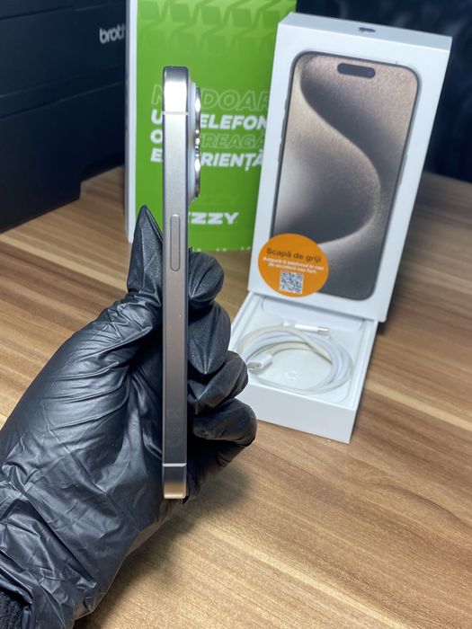 iPhone 15 Pro • 256 GB • Natural Titanium