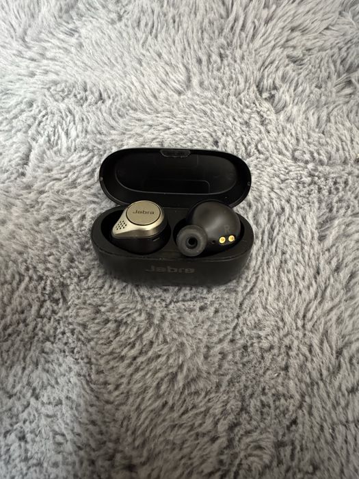 Jabra elite 75t.