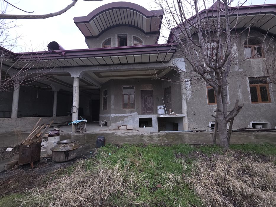 Срочно Трикотажка 65-мактаб 1 км 3 куча  7 соток 2 этажа зур хавли