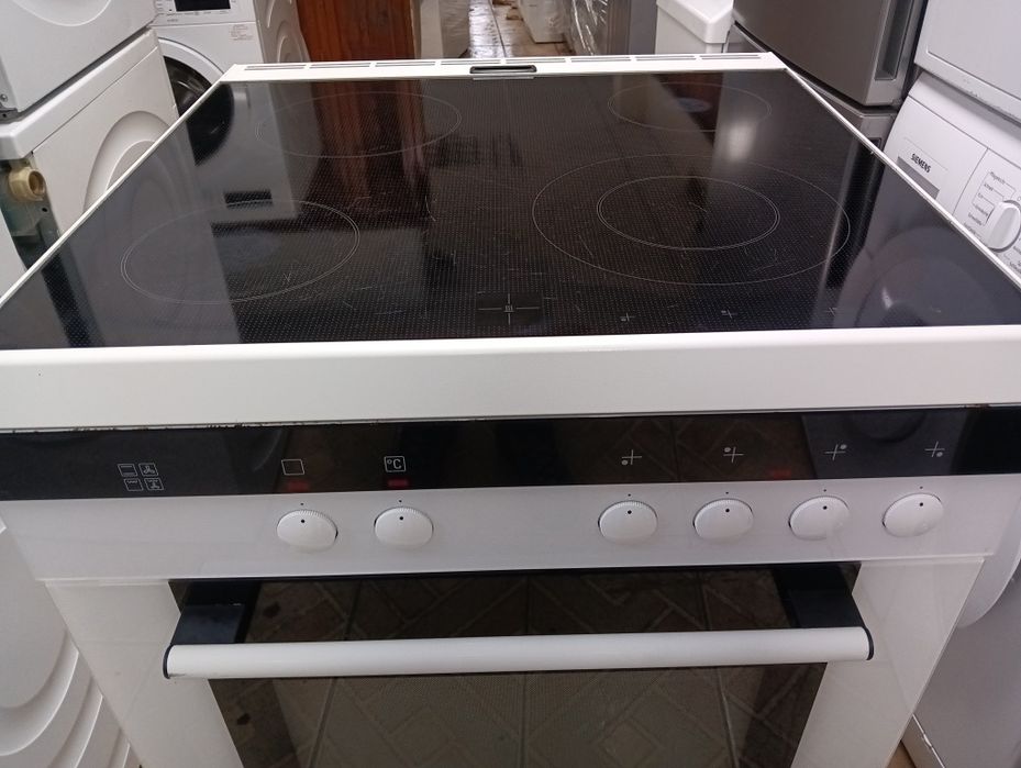 Свободно стояща печка с керамичен плот Сименс Siemens 2години гаранция