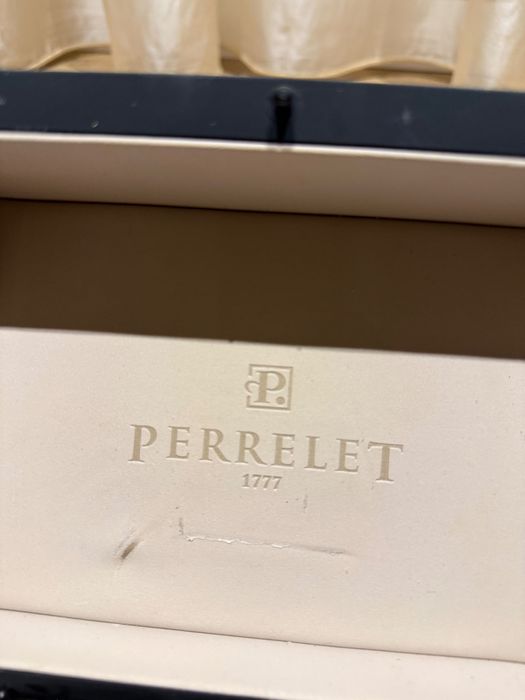 Perrelet кутия за часовник