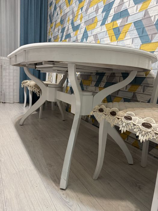 Стол со стульями