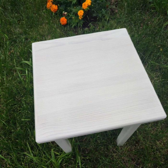 Стол и табуреты продам (стол и 4 табурета)