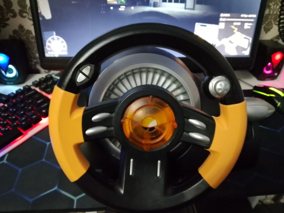 Продам  игровой руль рабочий  4500