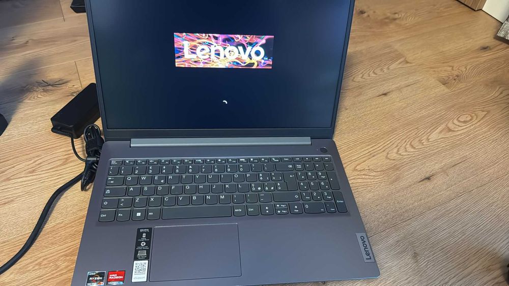 Nou, Neactivat ! Laptop Lenovo IdeaPad Slim 3 15ABR8 – 15.6” FHD – Ryzen 7  7730U  / 16GB / 1TB SSD
