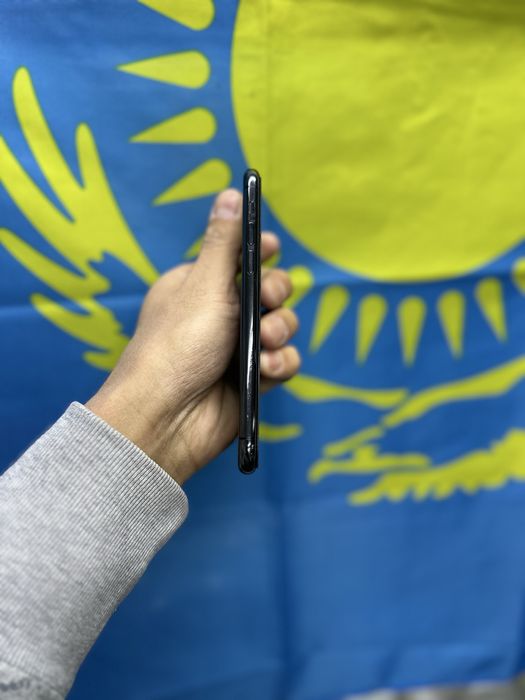 iPhone 11 Pro телефон