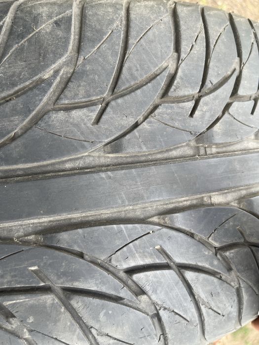 Продам две Шины r 20