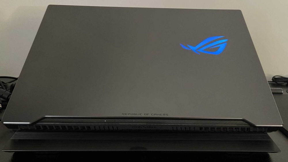 Asus Rog Strix Scar II GL704GW / RTX 2070 / 17.3" IPS / 32GB RAM