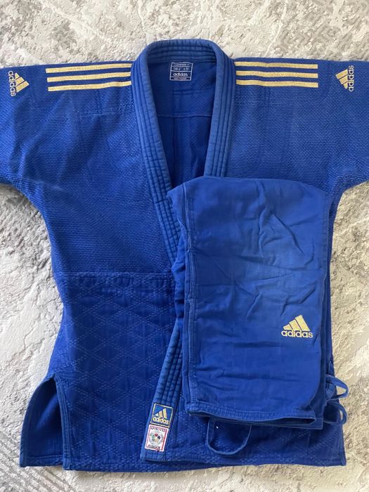 Продам кимоно в хорошем состояние