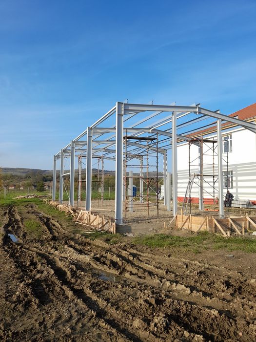 Vând hală metalică din profile