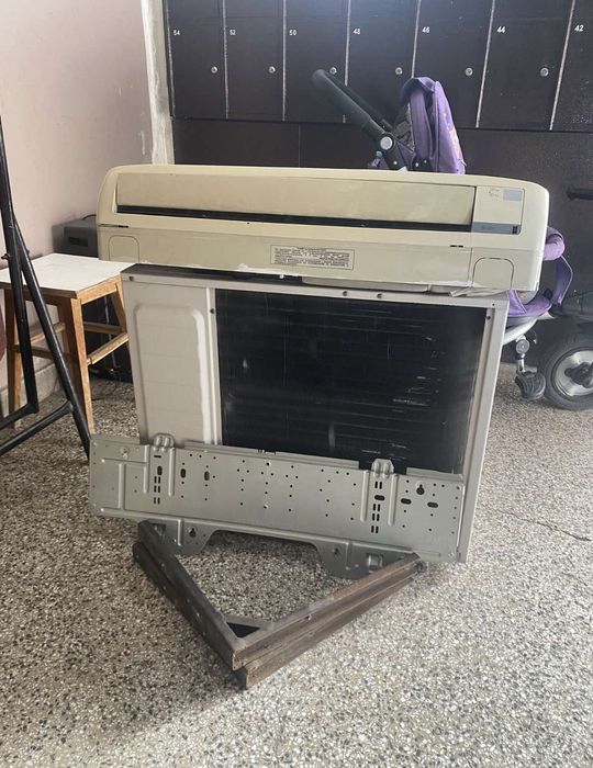 Продавам работещ климатик  Hitachi