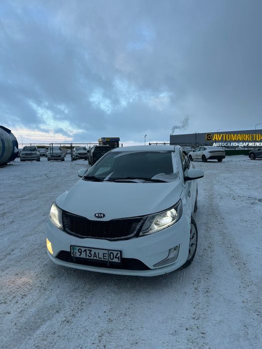 Машина Kia rio 2014