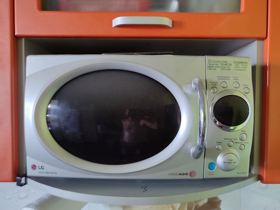 Продаётся микроволновая печь