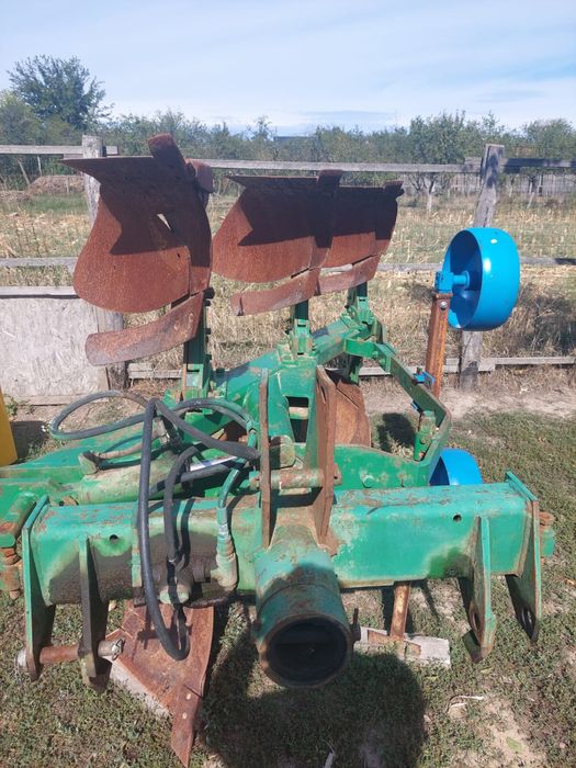 Plug reversibil trei brazde  John Deere