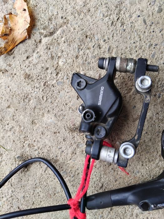 Vând set complet de frâne hidraulice Shimano (față + spate), utilizat.