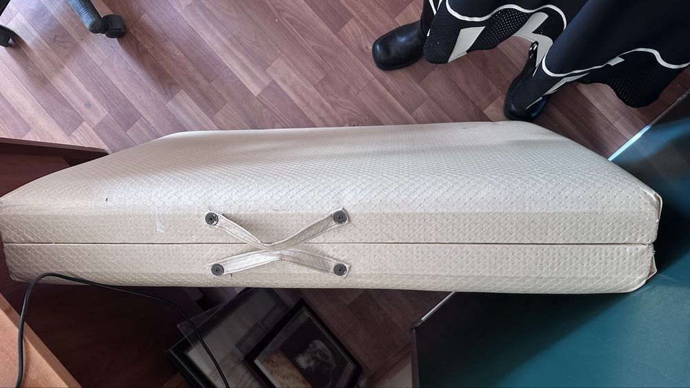 Кушетка для работников сферы красоты