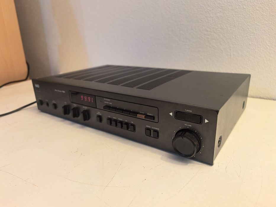 Amplificator NAD 7020i statie