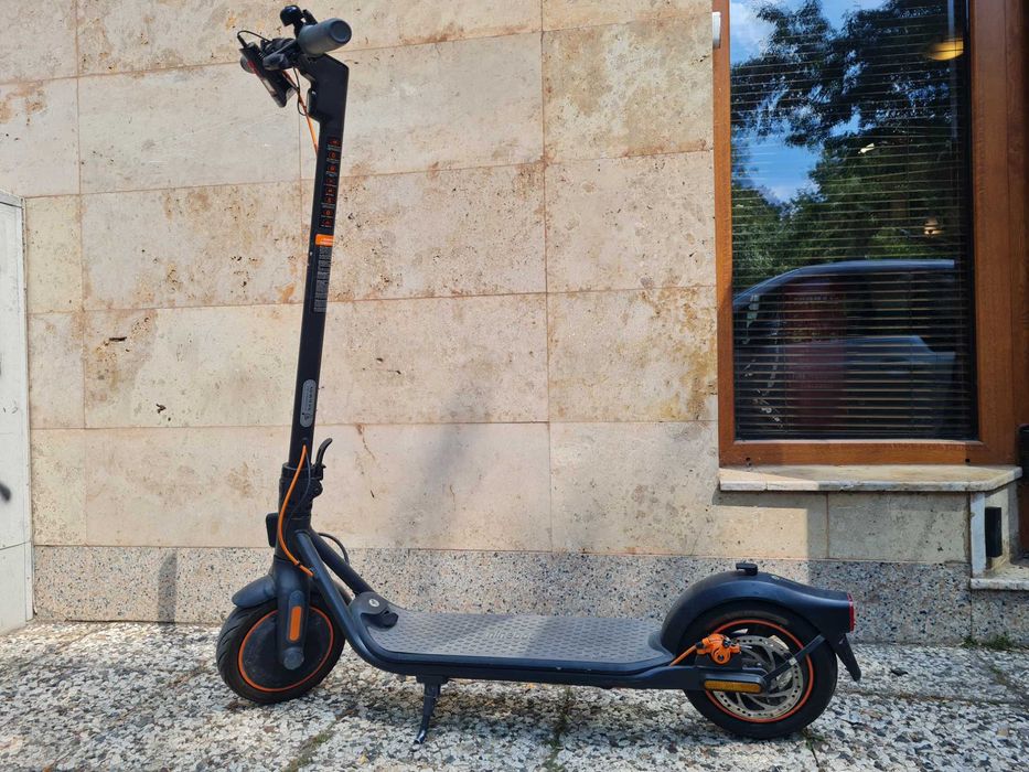 Електрическа тротинетка Ninebot KickScooter F40E