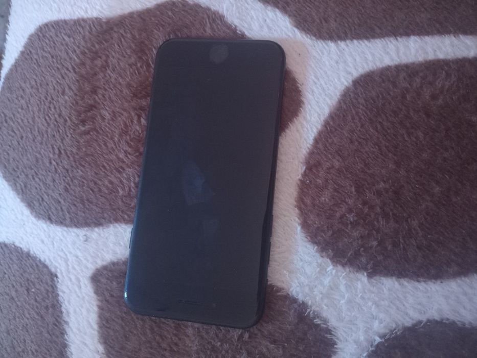 Vand ipone 8 nou si casti blutut noi