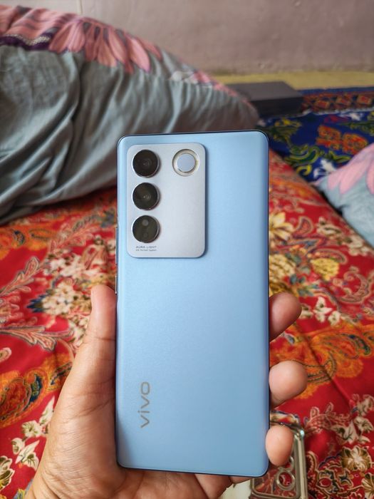 Телефон vivo v27