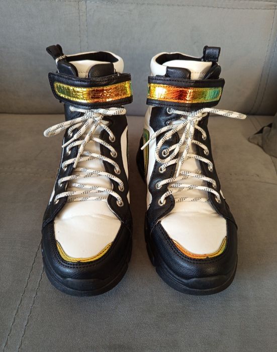 Дамски бели боти