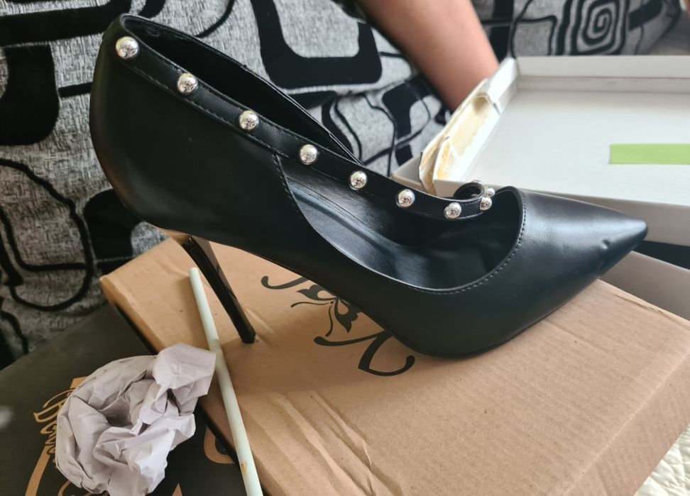 Pantofi noi nr. 40