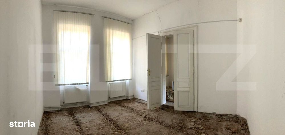 Apartament ultracentral, cu 3 camere, Curte Comuna